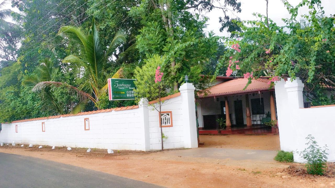 Saubagya Inn Anuradhapura Buitenkant foto