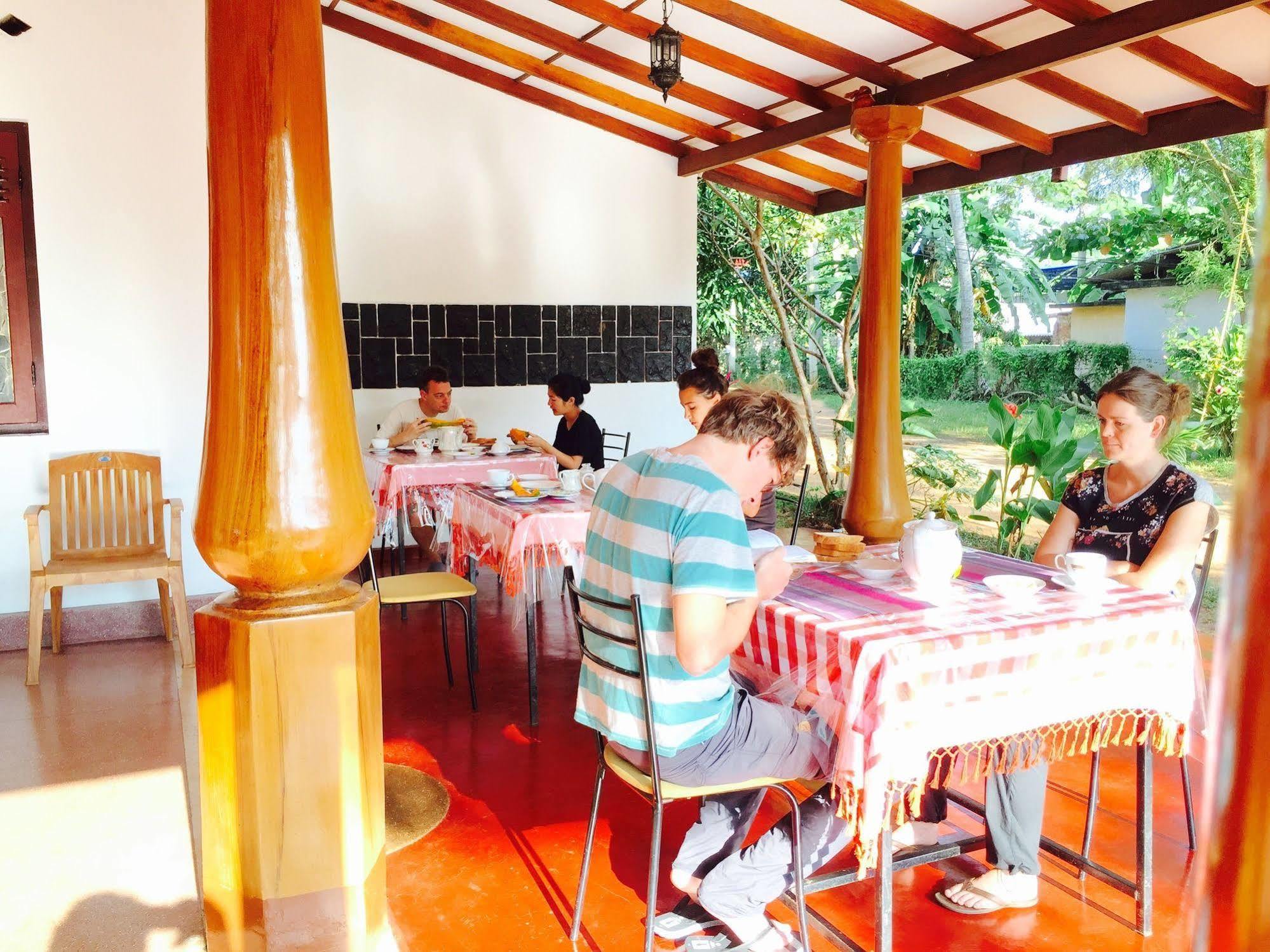Saubagya Inn Anuradhapura Buitenkant foto