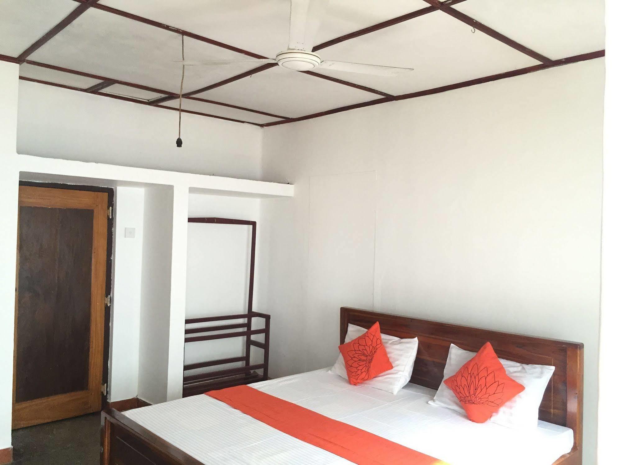 Saubagya Inn Anuradhapura Buitenkant foto