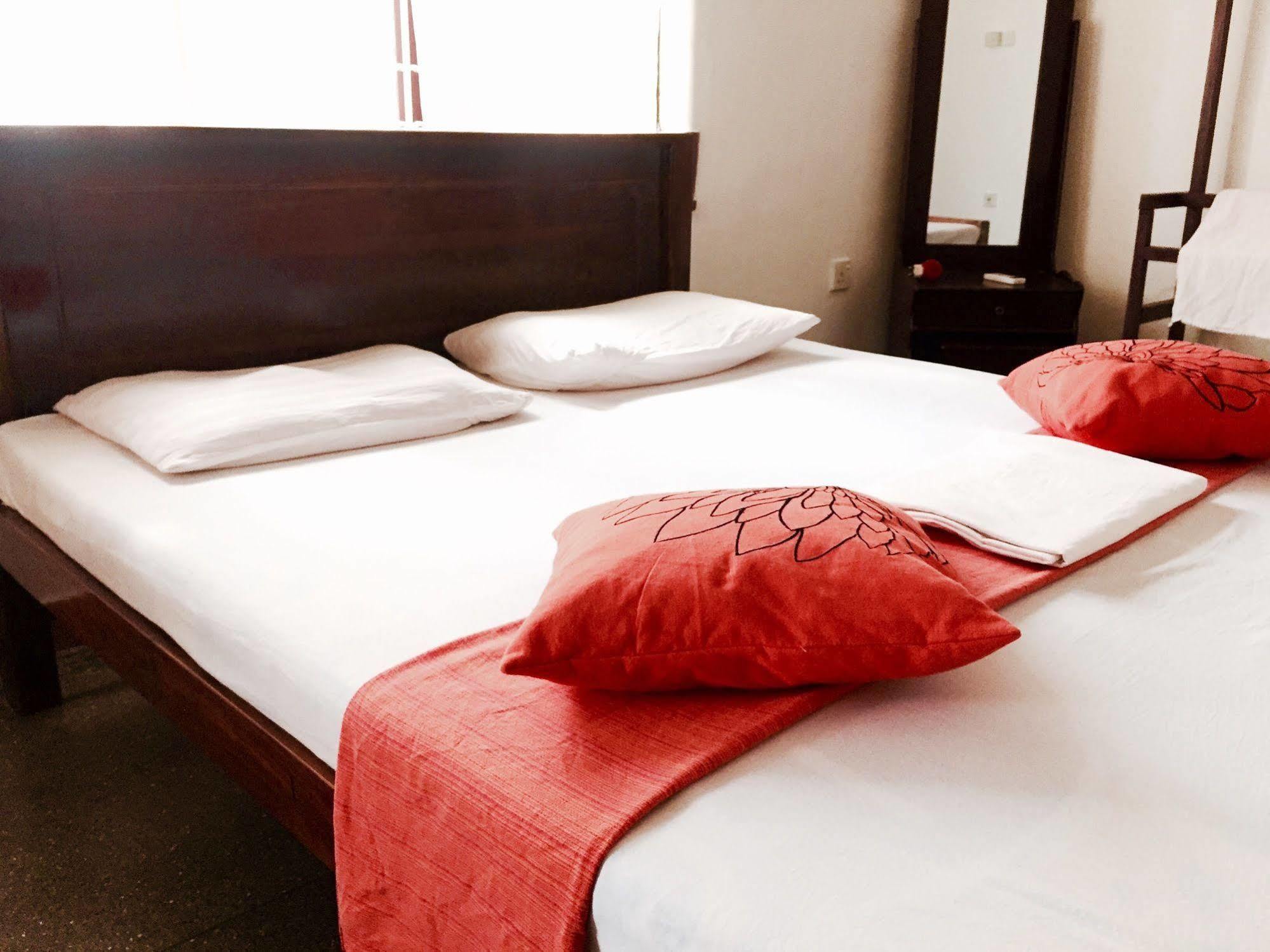 Saubagya Inn Anuradhapura Buitenkant foto